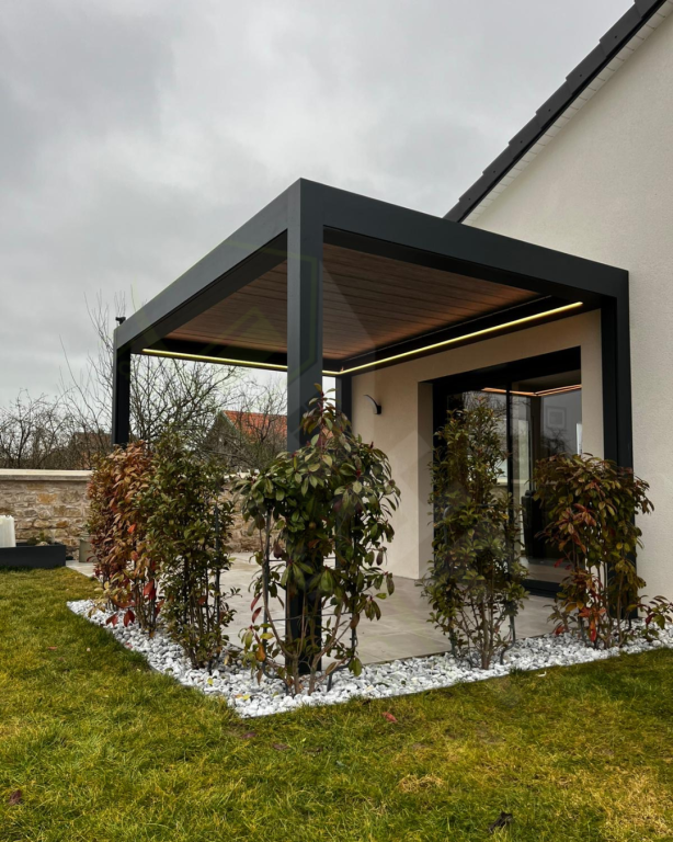 Pergola bioclimatique à Nancy, Toul et Lunéville : pourquoi cet aménagement extérieur séduit autant en 2026 ?
